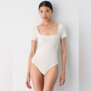 NWT - Aritzia Contour Squareneck Shortsleeve Bodysuit - Medium - Matte Pearl